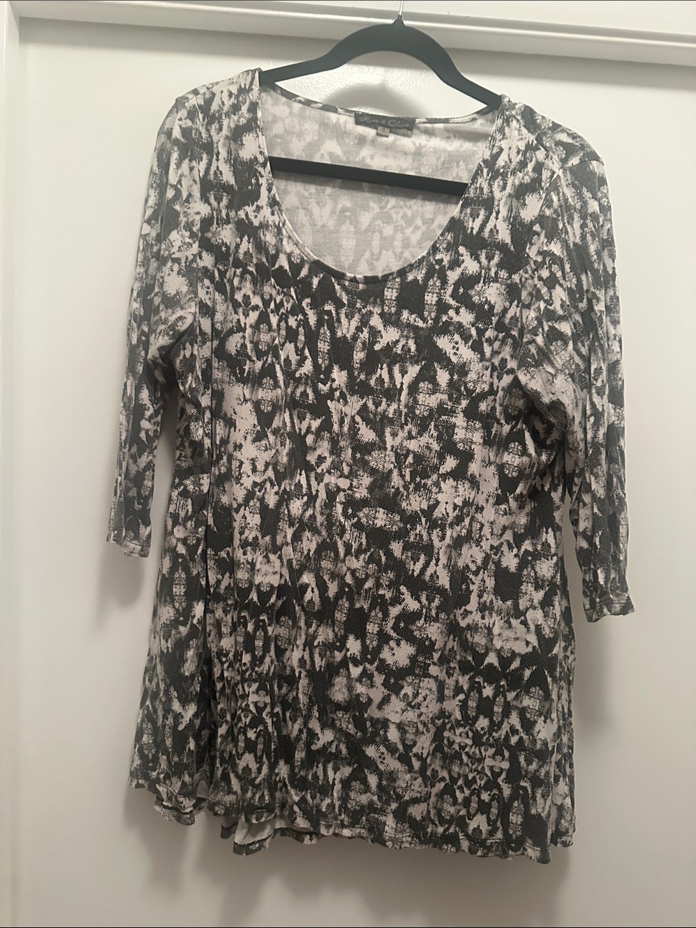 Rose & Olive Black and White Printed Scoop Neck Tunic